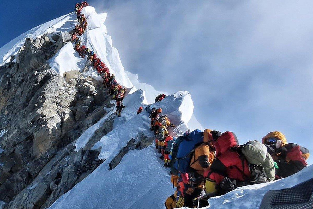 Co gai song sot tu dinh Everest ke giay phut bi mac ket hinh anh