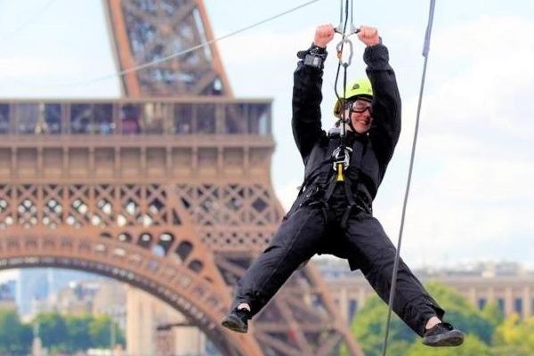 Truot zipline 90 km/h tu thap Eiffel, ngam Paris o do cao 115 m hinh anh