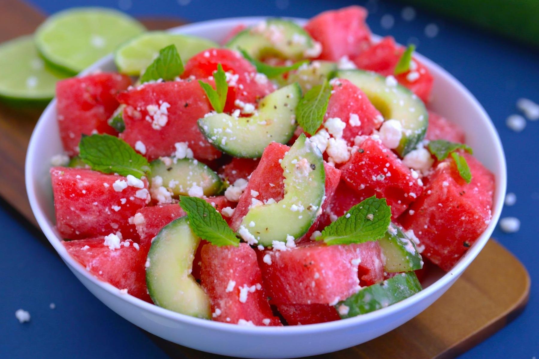 Cach lam salad dua hau chong ngay, giai nhiet ngay he hinh anh