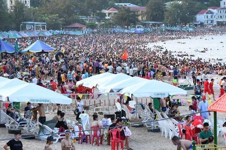 Bien Do Son 'that thu' ngay nang nong hinh anh