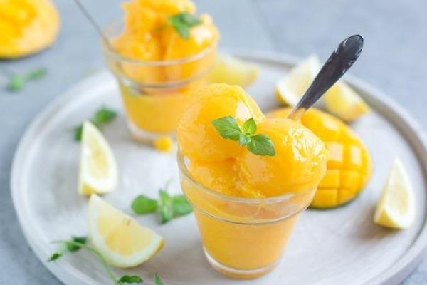 Cuu nguy ngay nong voi 4 vi kem mat lanh chi dung 2 nguyen lieu hinh anh