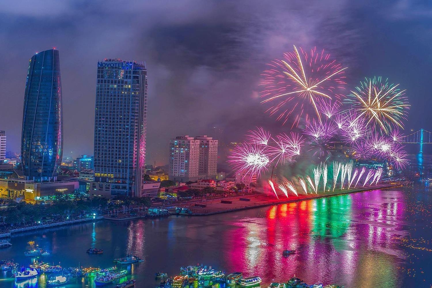 'Tam tia' cho dung dep ngam phao hoa man nhan tai Da Nang hinh anh