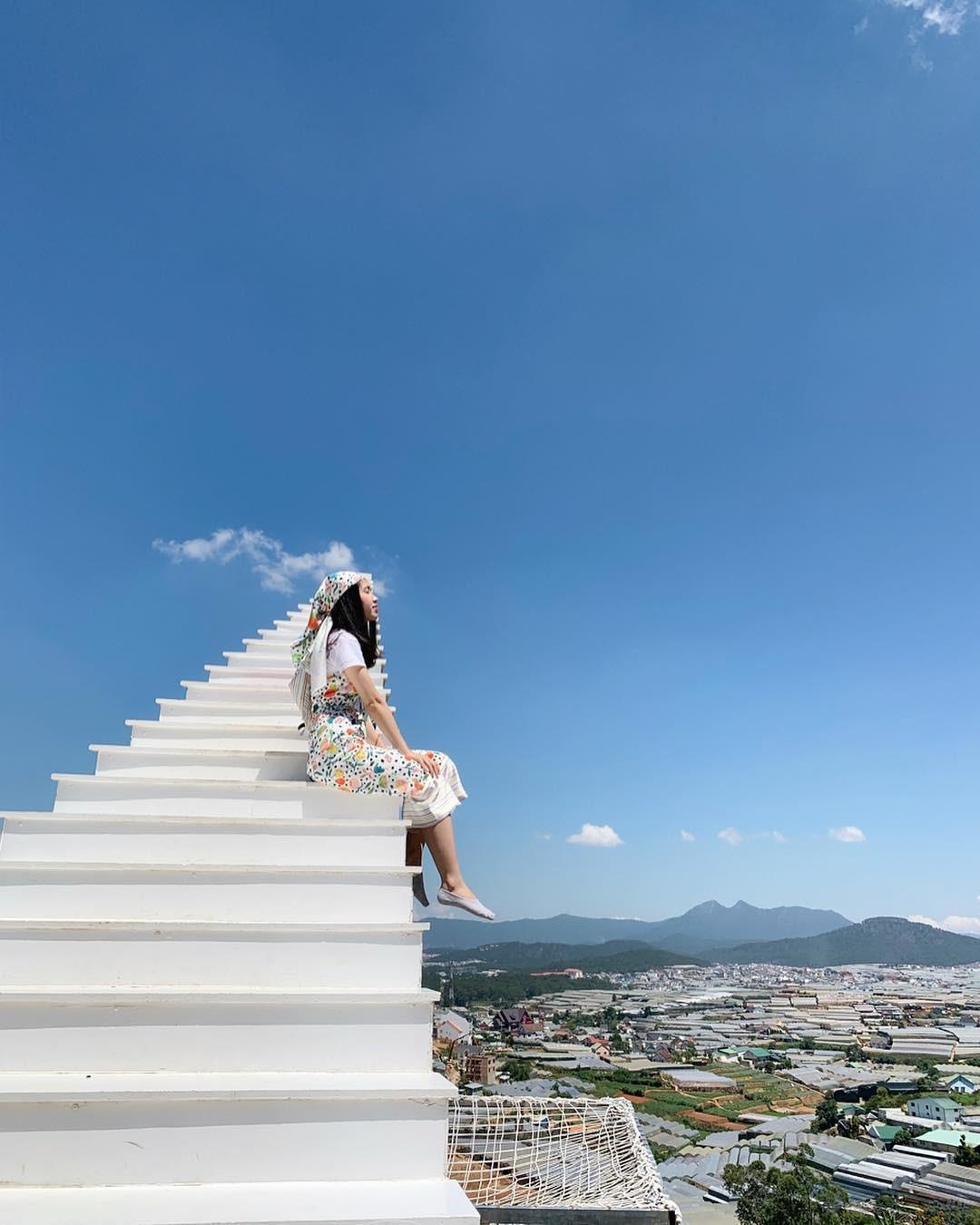 nac thang len thien duong anh 5