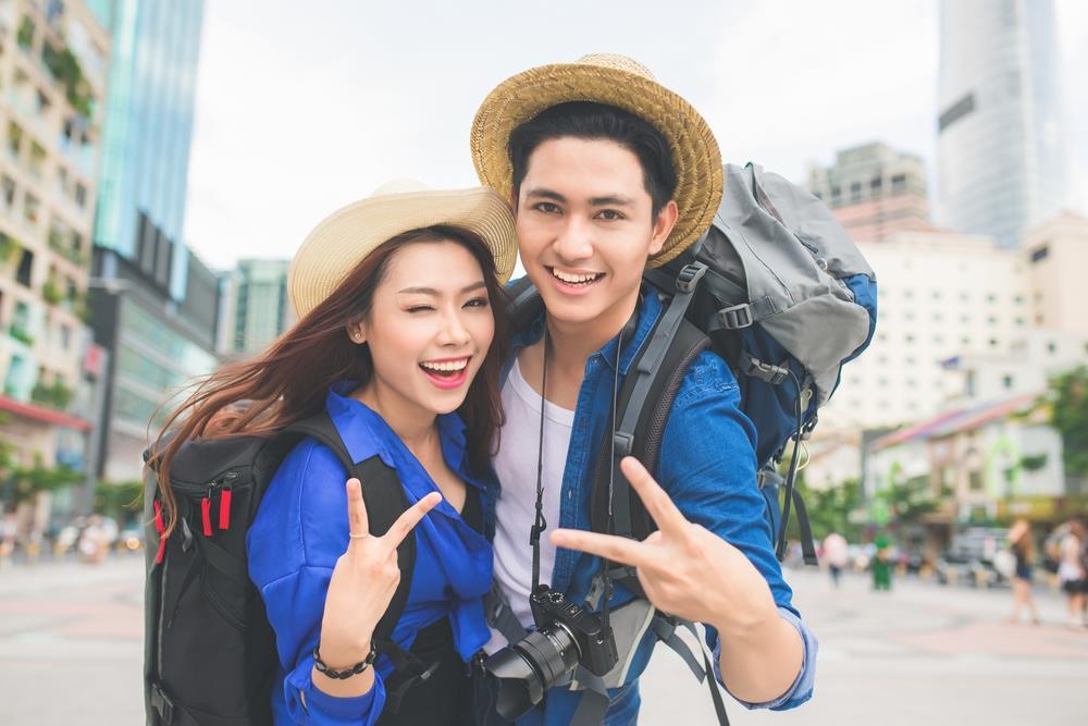 Gioi tre Viet mang gi trong balo khi di du lich? hinh anh