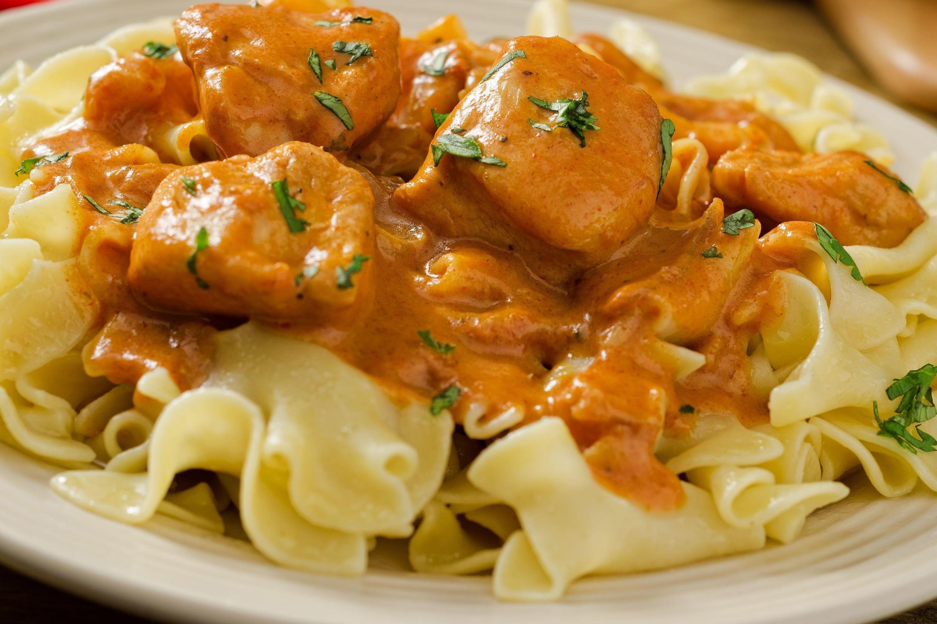 Tu lam mi trung tuoi thom ngon chang kem o nha hang hinh anh