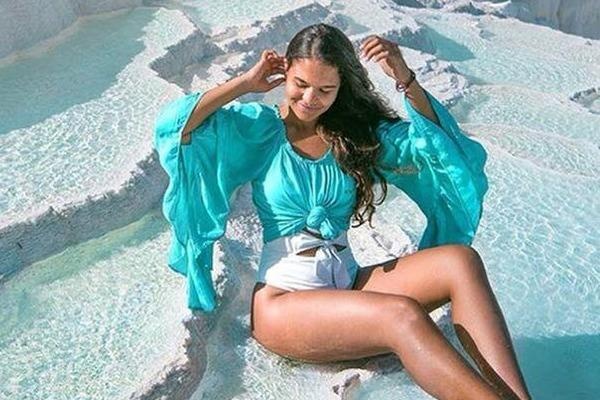 Ngam minh trong lan nuoc nong 36 do C tai 'lau dai bong' dac biet hinh anh