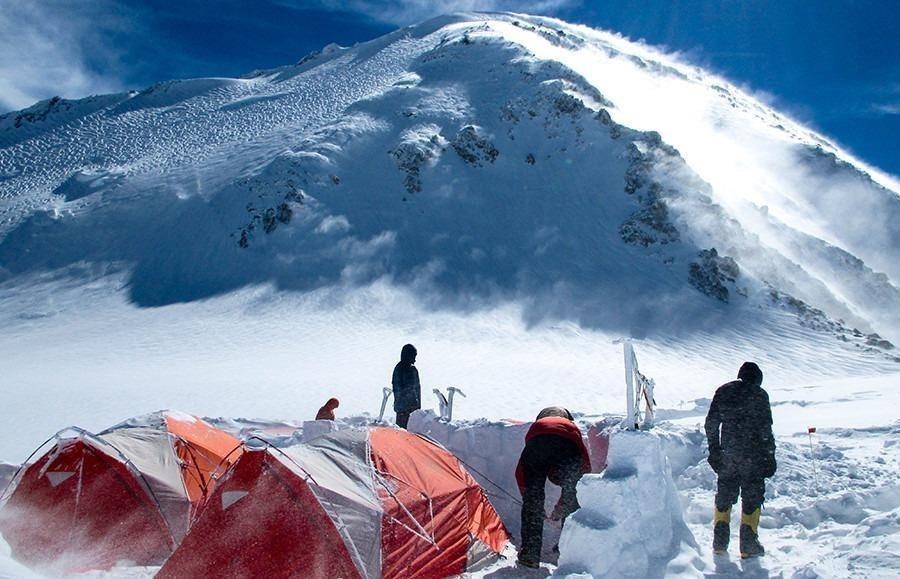 Dinh nui cao nhat Bac My - noi nhiet do co the dat am 83 do C hinh anh