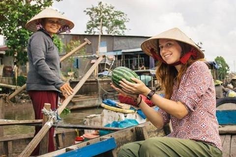 Ve dep dong bang song Cuu Long qua con mat nguoi nuoc ngoai hinh anh