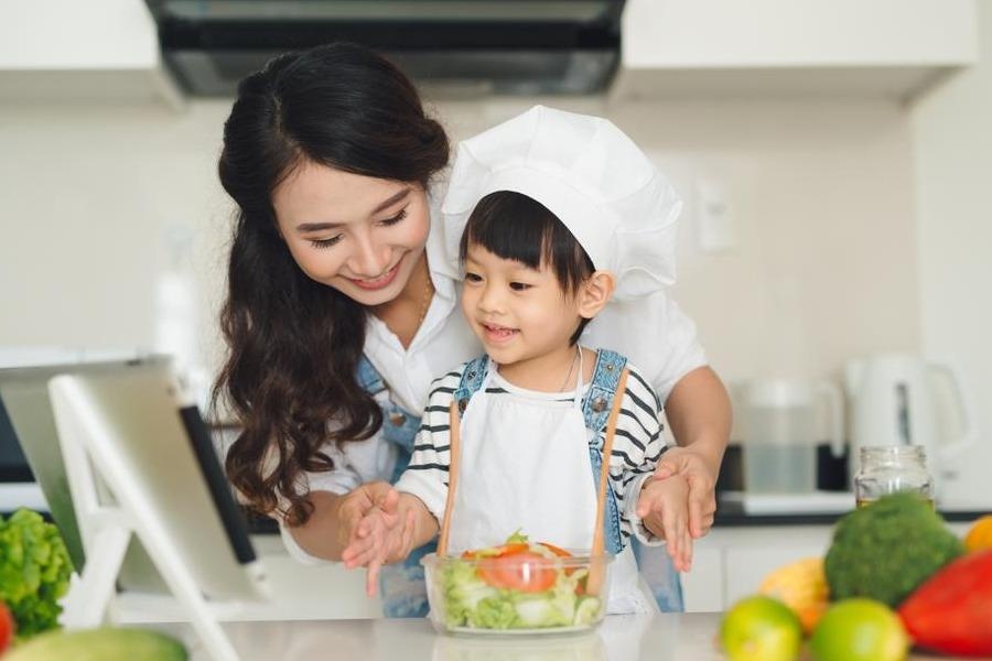 7 bai hoc quy gia tre hoc duoc trong bua com gia dinh hinh anh