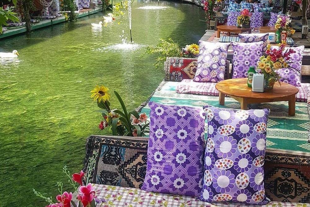 Nha hang dat giuong tren mat nuoc, du khach vua an vua ngam vit hinh anh