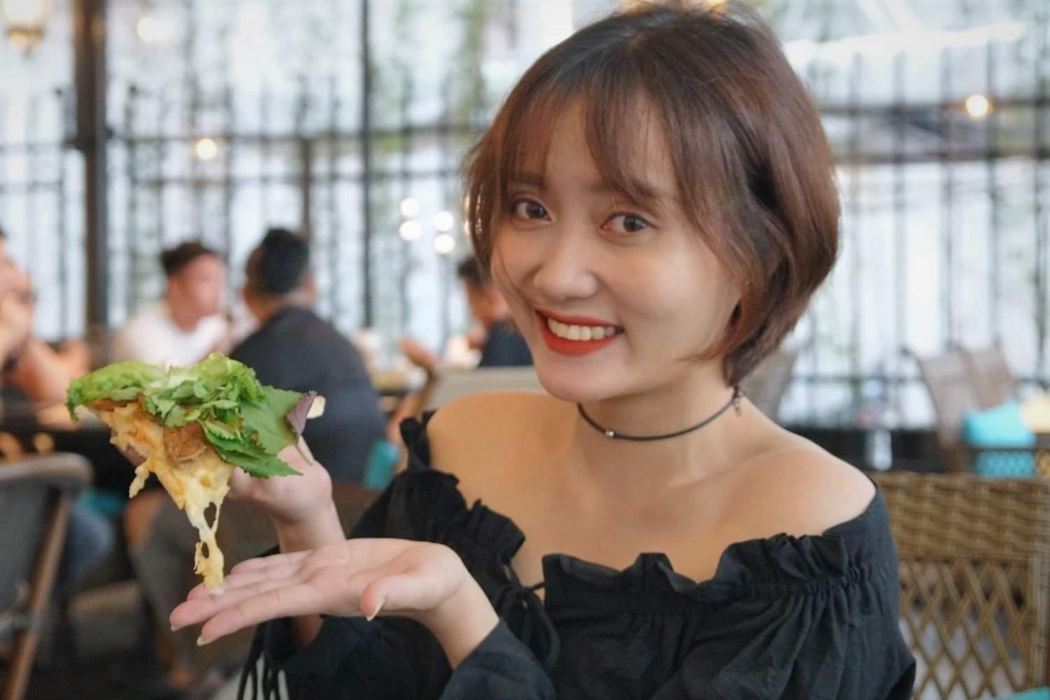 Pizza bun cha an kem xa lach, tia to dam chat Viet Nam hinh anh