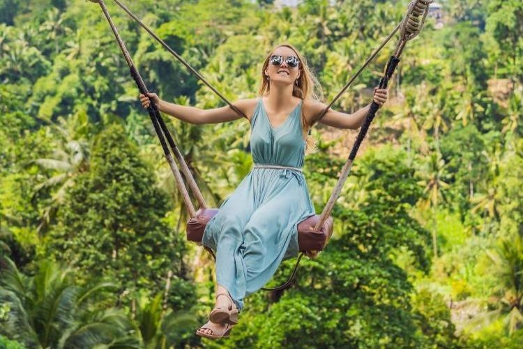 Cam 10 trieu dong, tu tin xuat ngoai trong dip nghi le 2/9 hinh anh