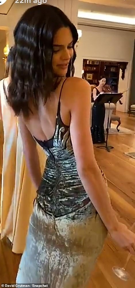 kendall jenner mặc gì trong đám cưới justin bieber ảnh 1 kendall jenner mac gi trong dam cuoi justin bieber anh 1