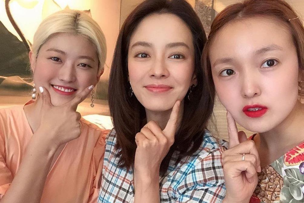 Song Ji Hyo hoan thanh thu thach trang diem trong 10 phut hinh anh