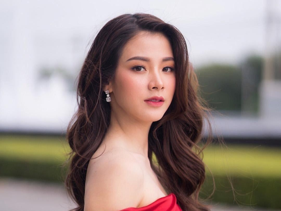 Hoc ngay my nhan 'Chiec la cuon bay' cach trang diem thu hut dam dong hinh anh