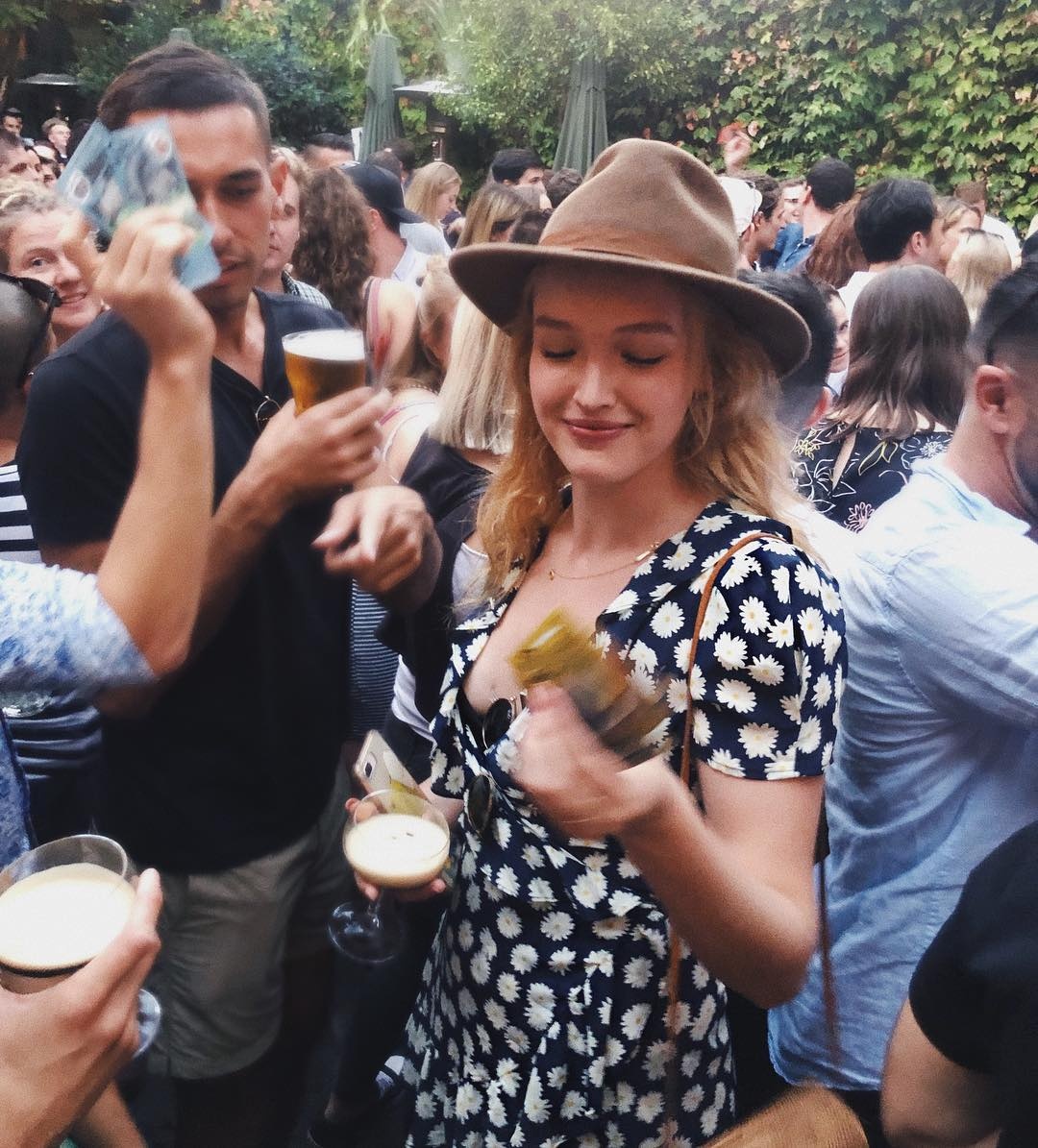 ban gai liam hemsworth anh 11