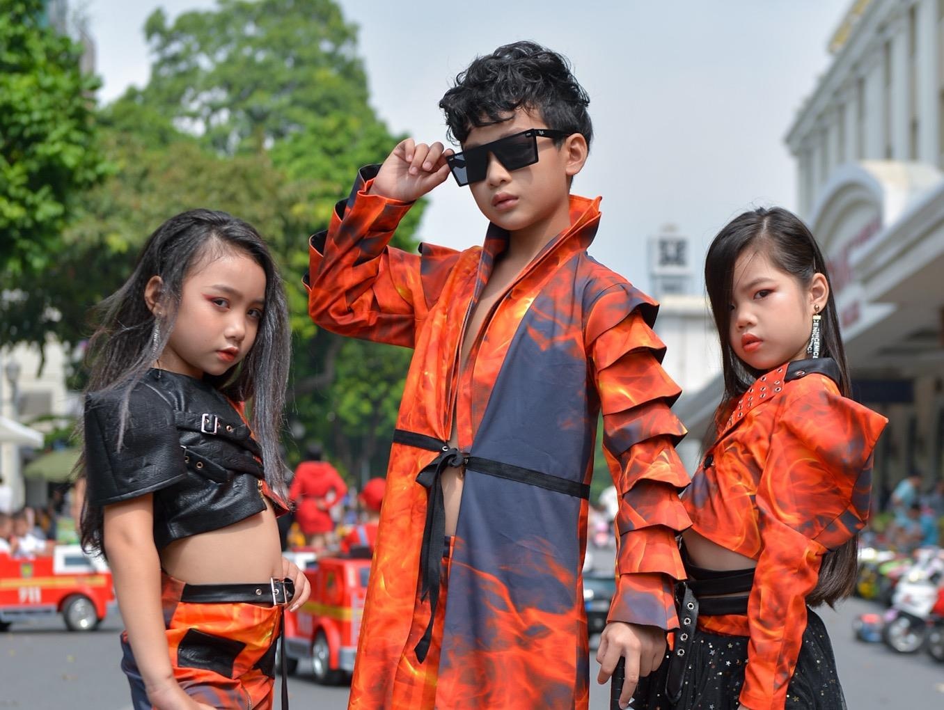 Mau nhi doi non la, dien do sexy den tuan le thoi trang o Ha Noi hinh anh