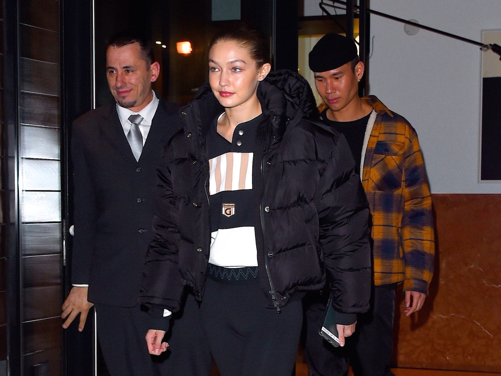 gigi hadid mac kin dao anh 1