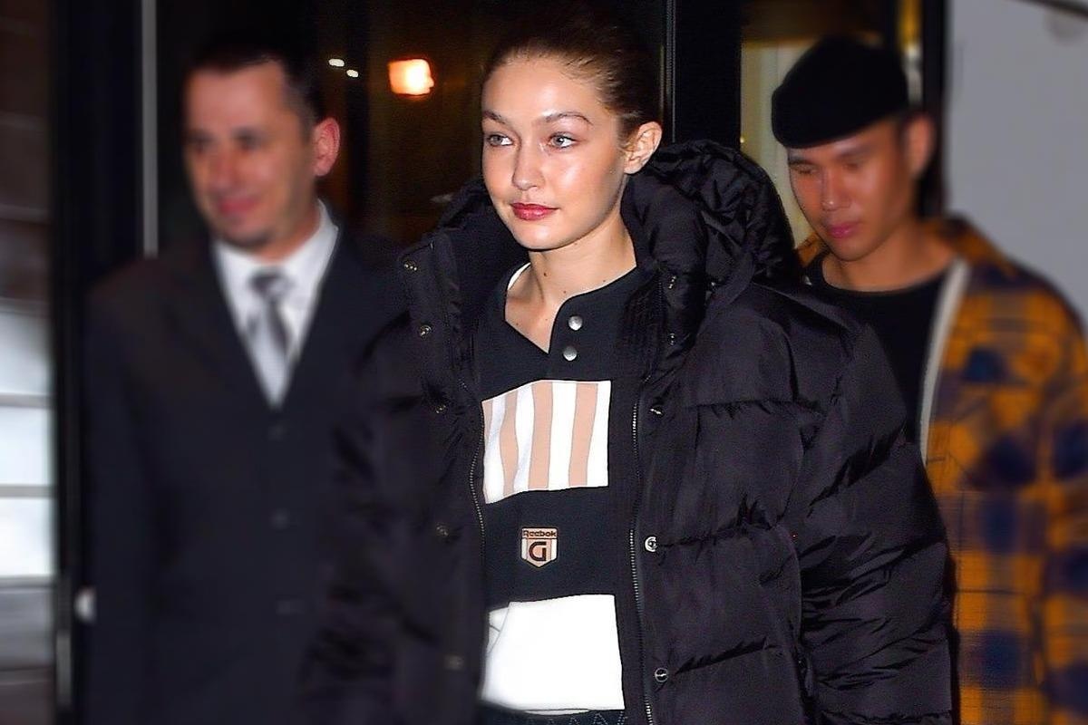 Gigi Hadid dap tra fan che minh an mac khong khoe da thit hinh anh