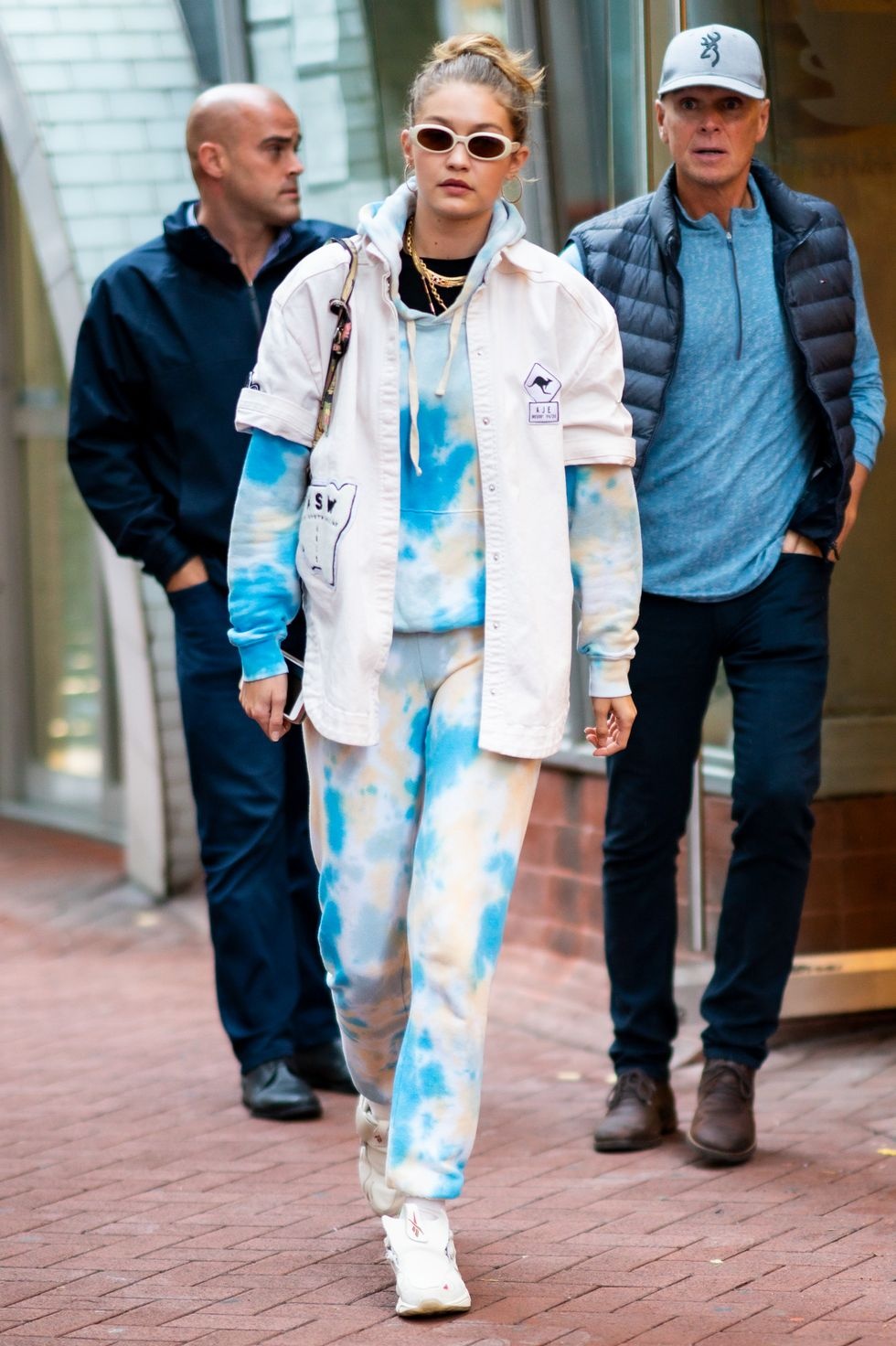 gigi hadid mac kin dao anh 3