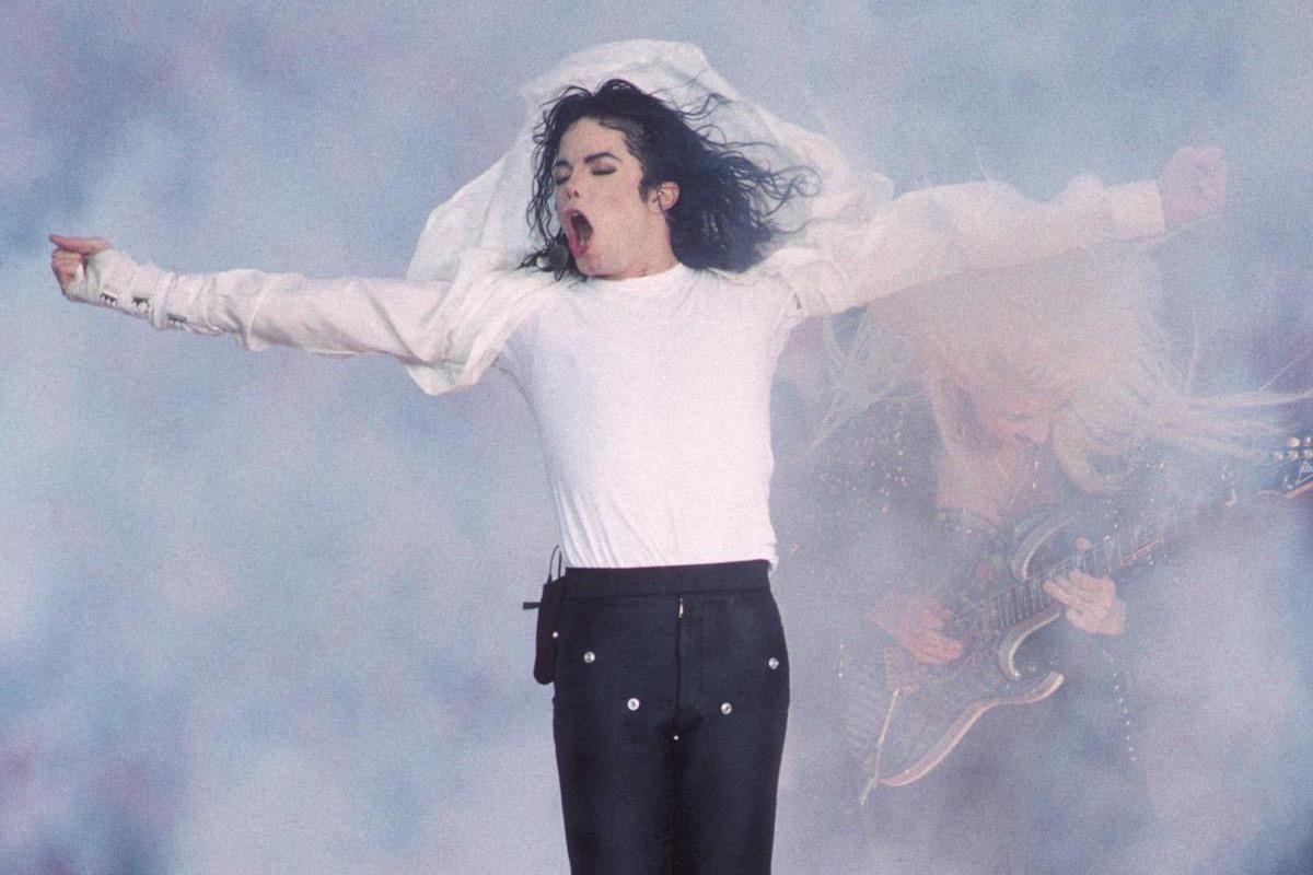 Michael Jackson trinh dien dieu nhay moonwalk hinh anh