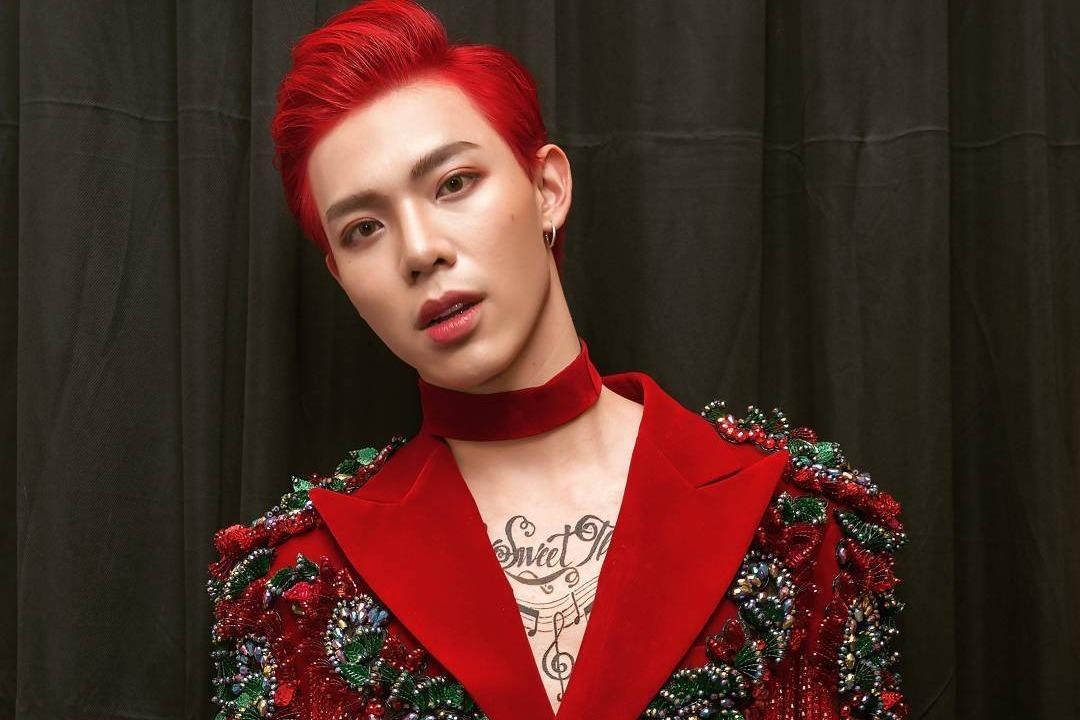 Erik thich dien trang phuc mau me, trang diem nu tinh hinh anh