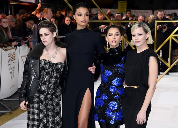 kristen stewart mang sneaker len tham do anh 1