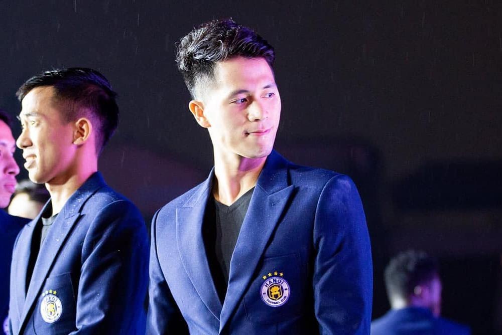 Dinh Trong duoc khen khi dien vest len song truyen hinh hinh anh
