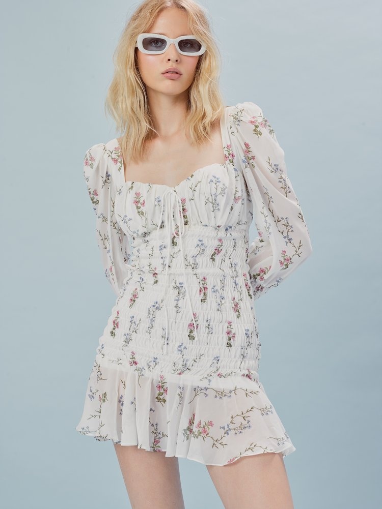 rose cat do hieu khoe eo anh 9