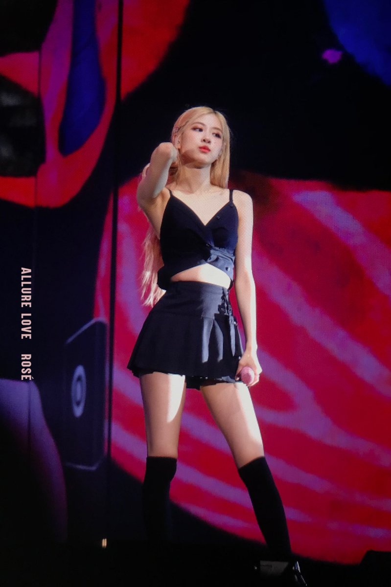 rose cat do hieu khoe eo anh 6