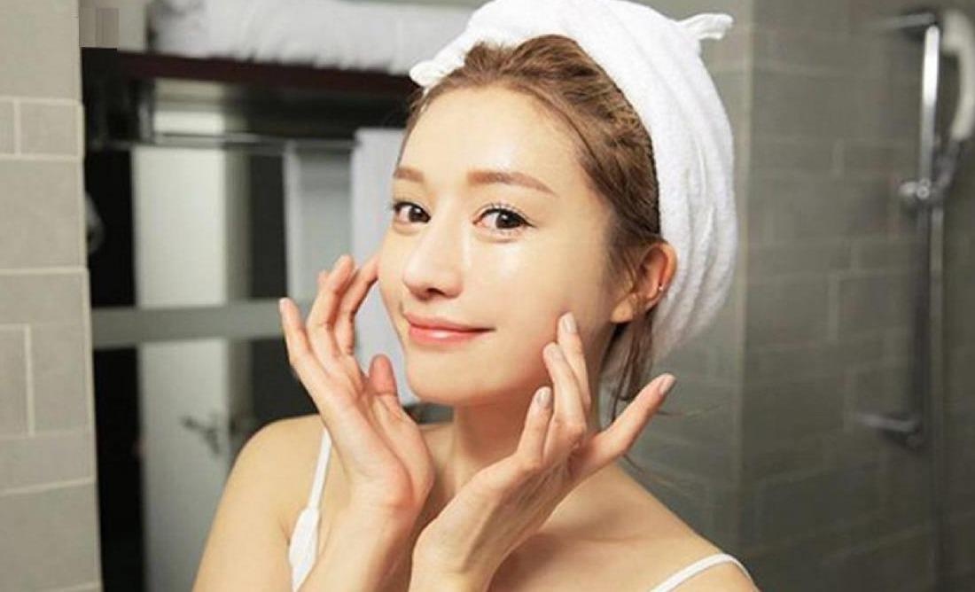 Cach bien mot qua ca chua thanh 5 loai mat na lam dep da hinh anh