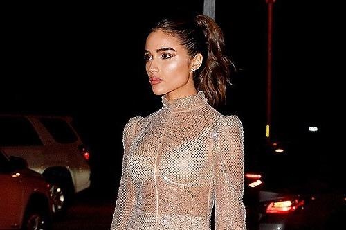 Hoa hau My dien do xuyen thau, nhu khong mac gi giua troi dong hinh anh