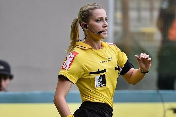 Nhan sac nu trong tai dep nhat bong da Nam My hinh anh