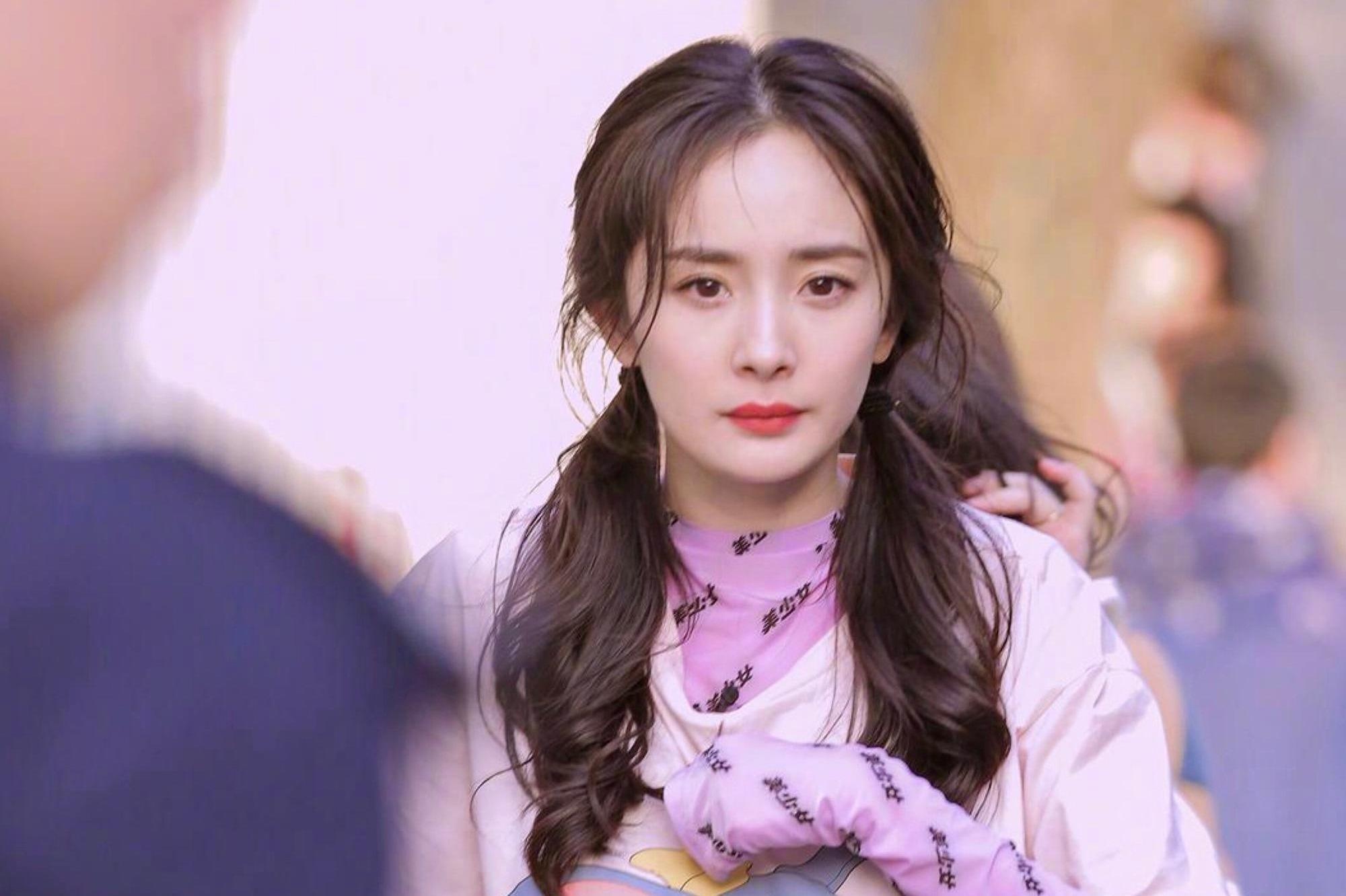 Duong Mich tre hon tuoi 33 nho thay doi kieu toc va cach trang diem hinh anh