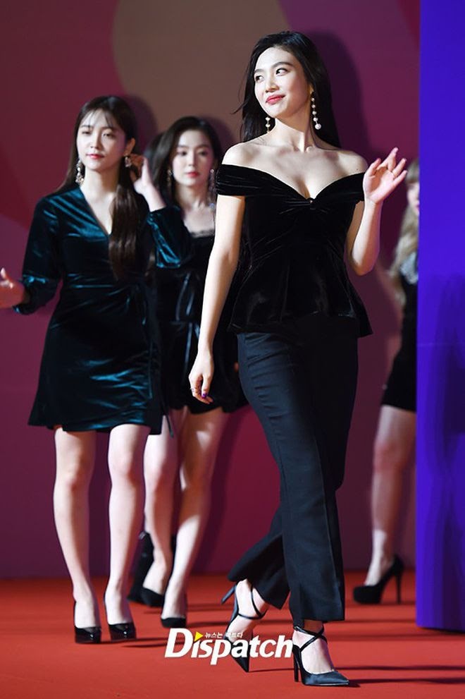 thoi trang tham do red velvet anh 20