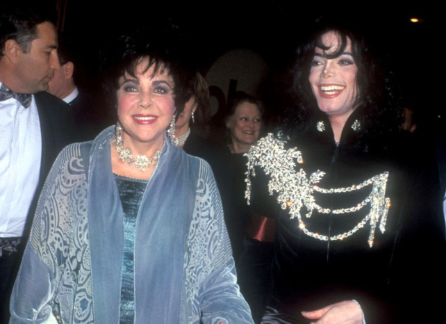 Chiec ao khoac cua Michael Jackson tri gia hon 65.000 USD hinh anh