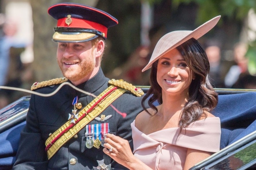 Meghan Markle nhieu lan mac do sai quy tac truoc khi roi hoang gia hinh anh