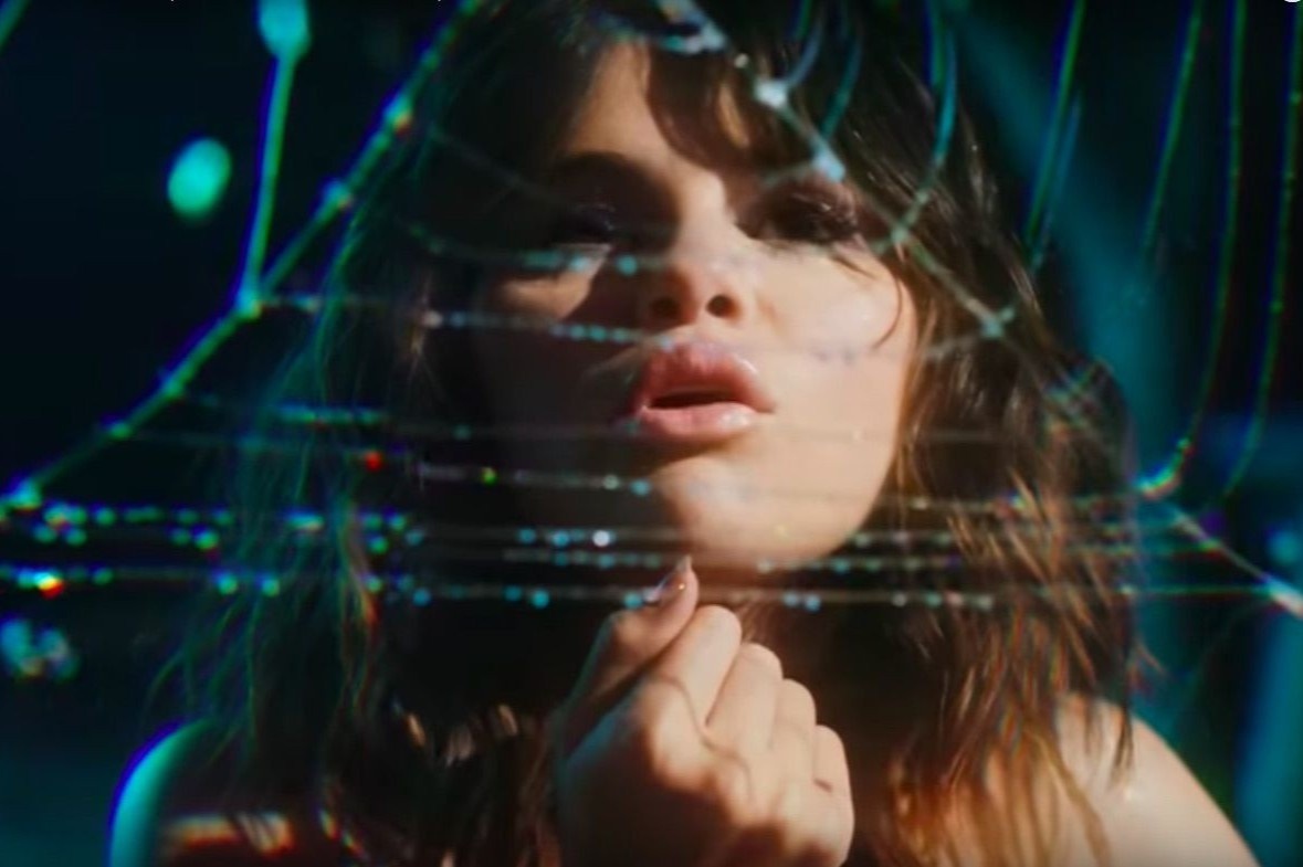 Selena Gomez dep ma mi trong MV 'Rare' hinh anh