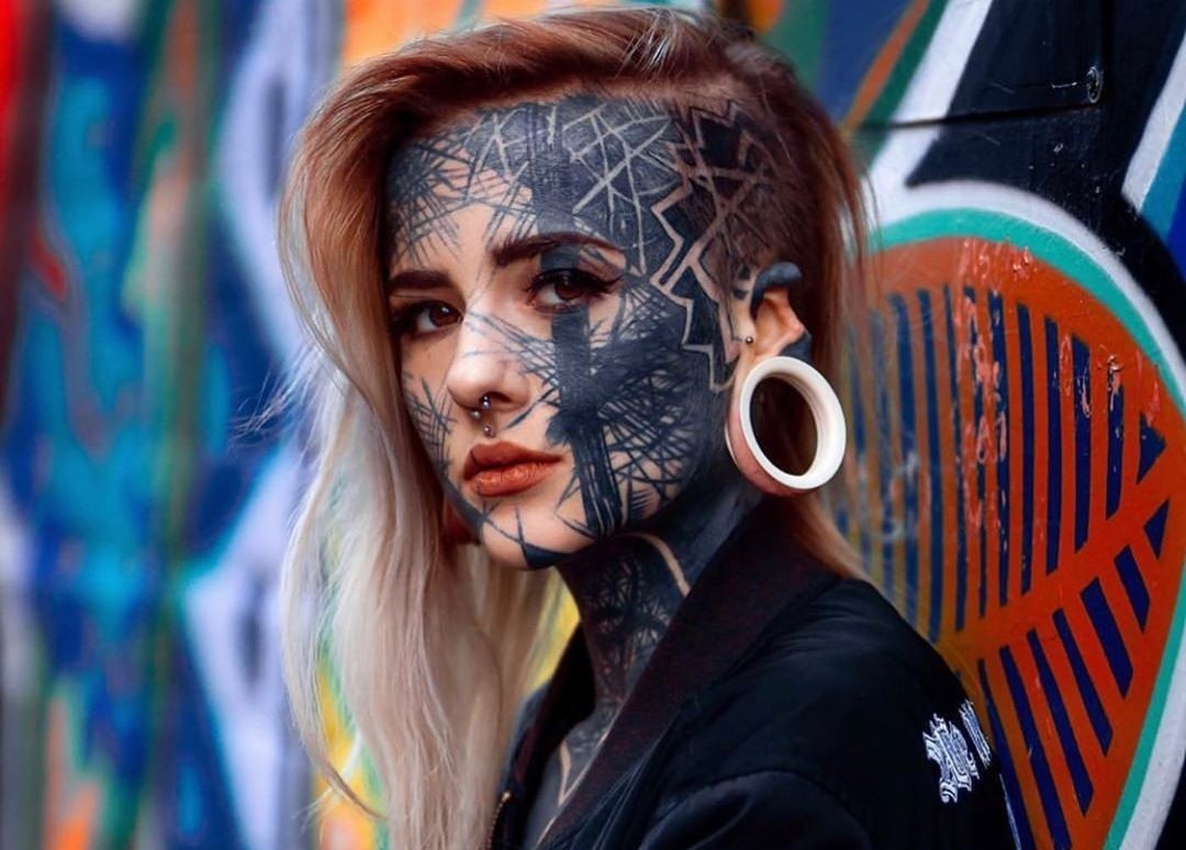 Co gai xam kin co the den 90% van chua dinh dung lai hinh anh