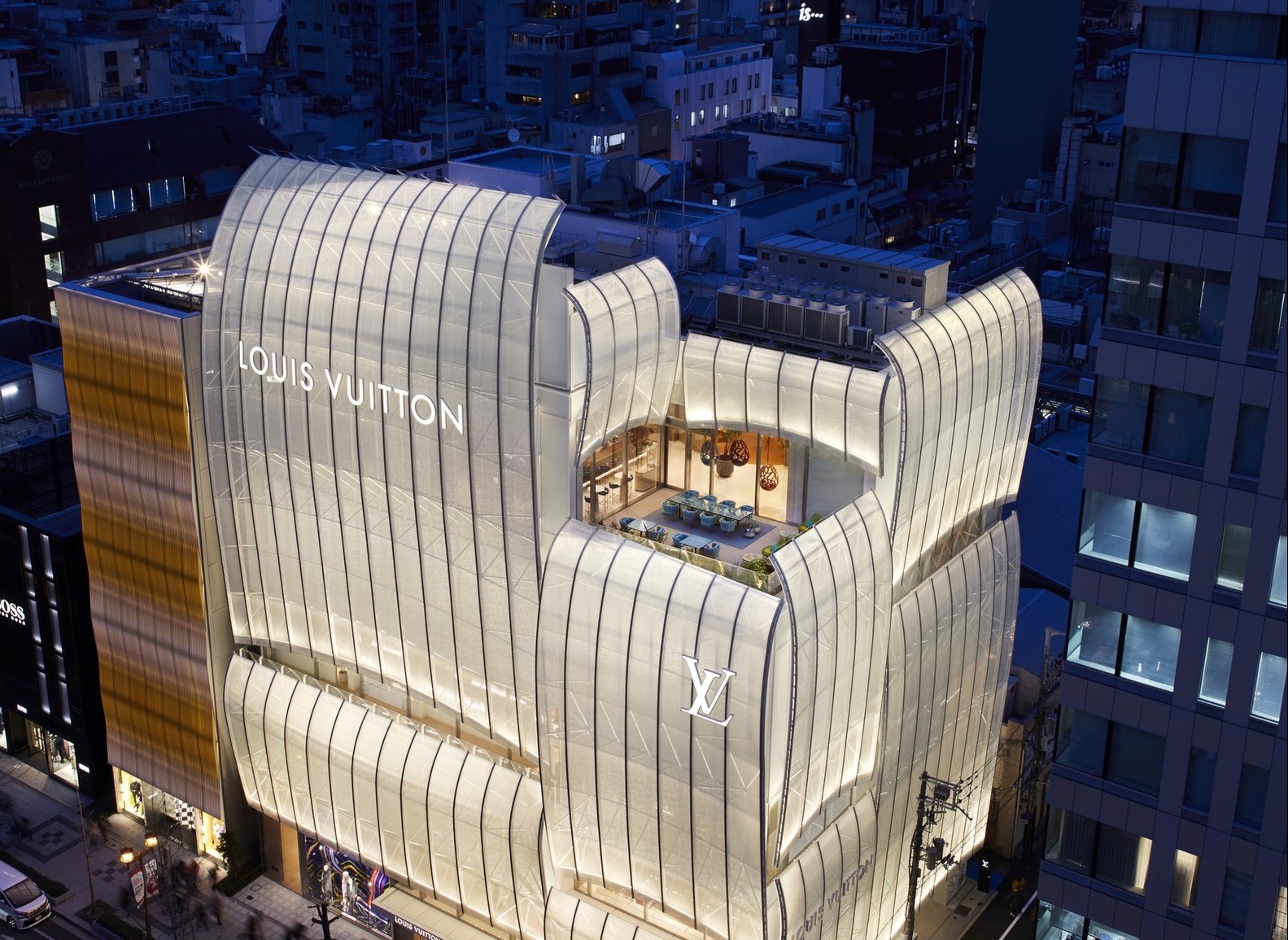 Louis Vuitton mo nha hang tai Nhat Ban, khach phai dat truoc ca thang hinh anh