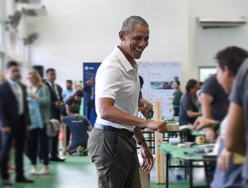 Barack Obama mac do tre trung, di giay Stan Smith du su kien hinh anh