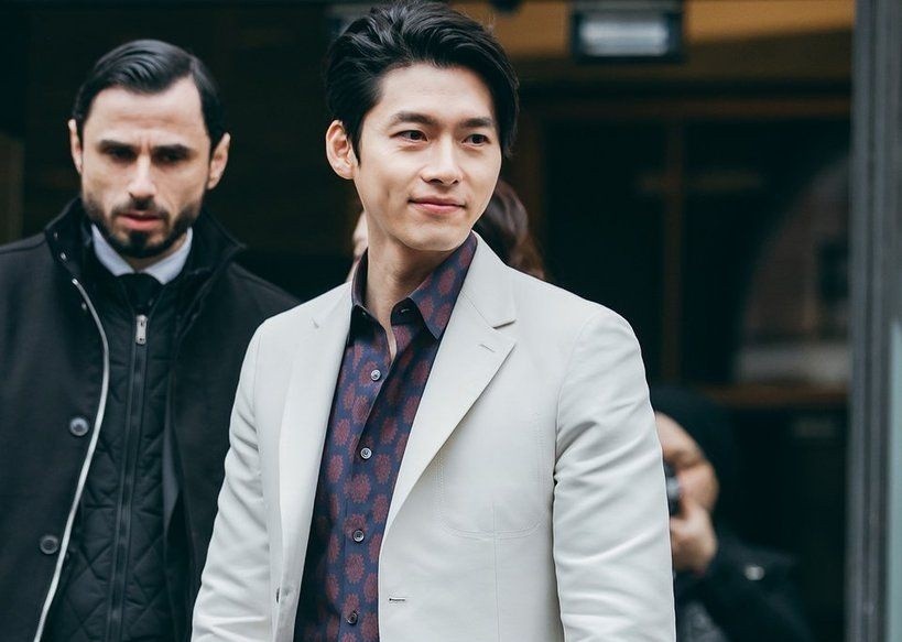 Hyun Bin ngoai doi thich dien vest nhu quy ong, vuot toc lang tu hinh anh