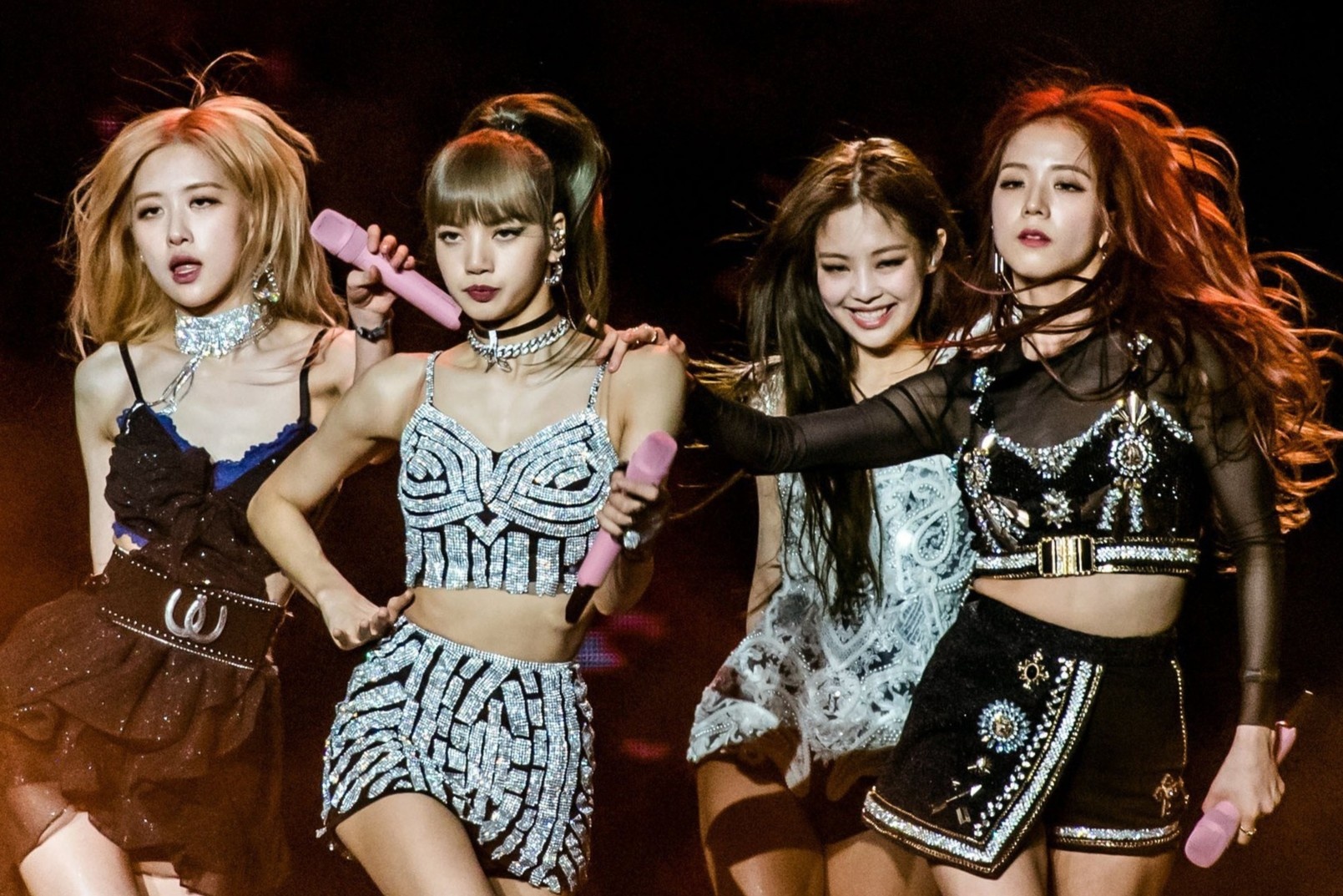 Do dien cua BlackPink va dan sao Han sau khi mac xong se ra sao? hinh anh