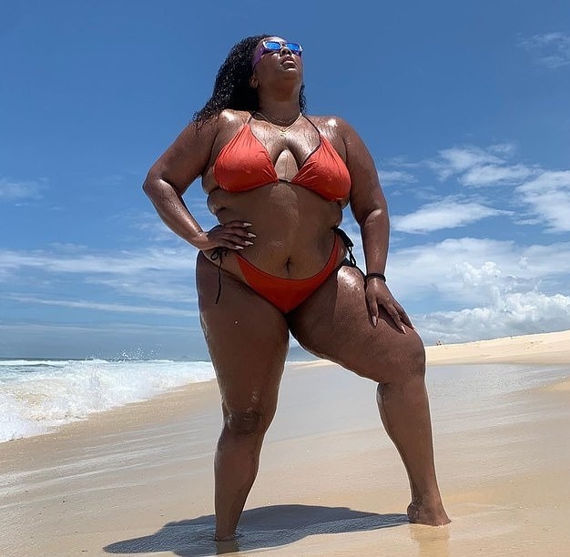 nghệ sĩ mặc bikini ảnh 1 nghe si mac bikini anh 1
