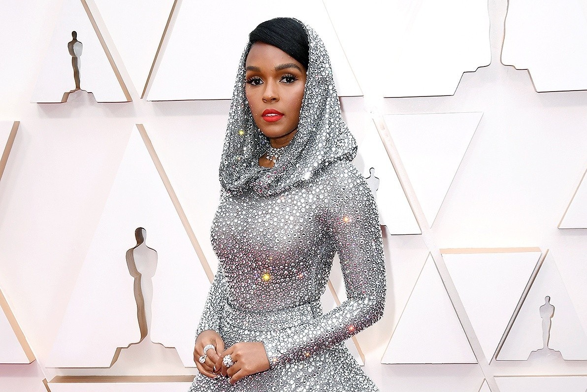 Nu ca si bieu dien Oscar bi vap vi mac vay qua nang hinh anh