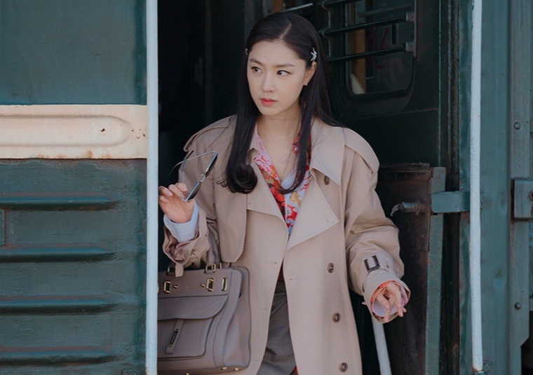 Nu phu trong phim 'Ha canh noi anh' dien toan do hieu gia nghin USD hinh anh