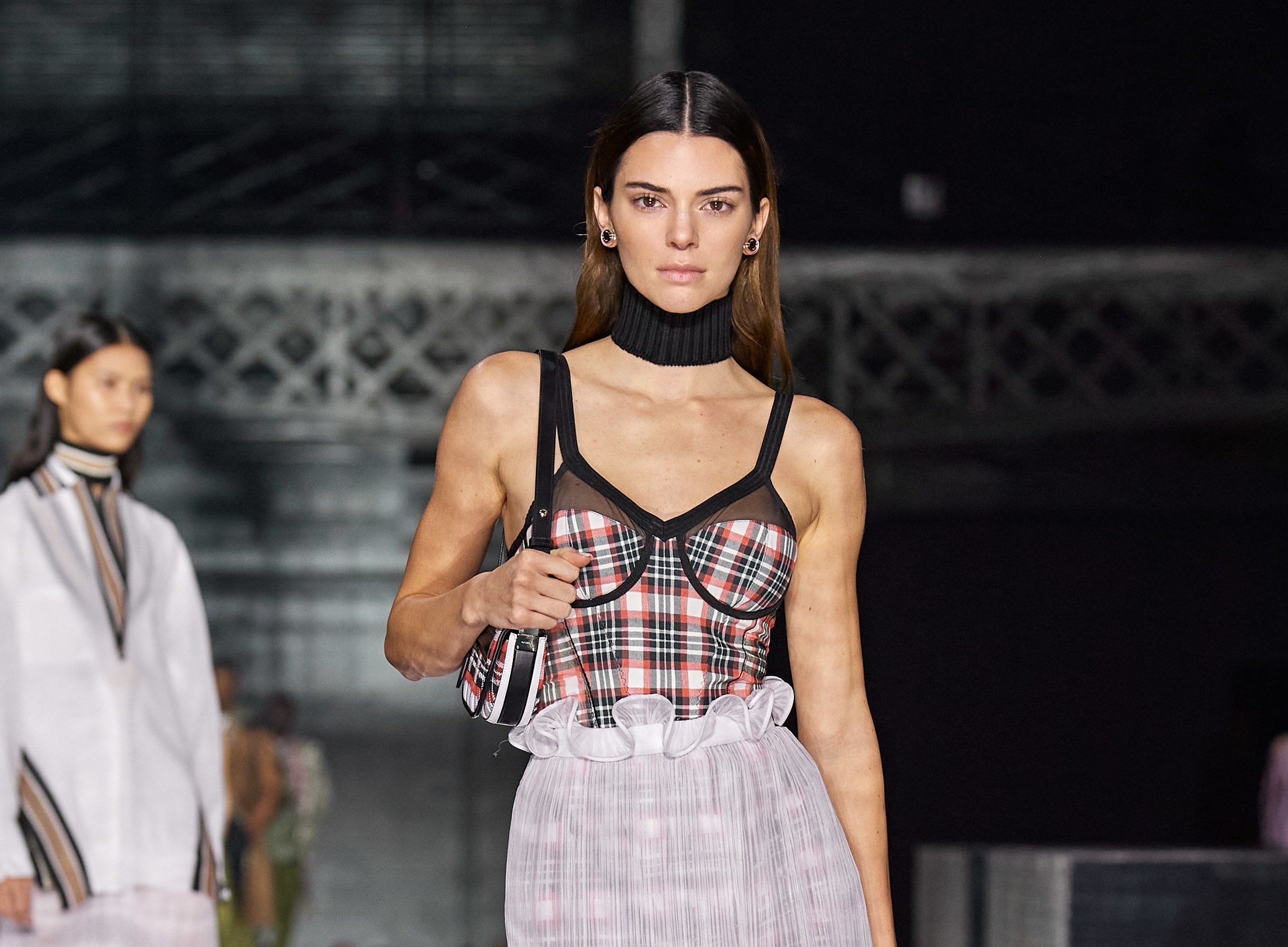 kendall jenner mac ho anh 1