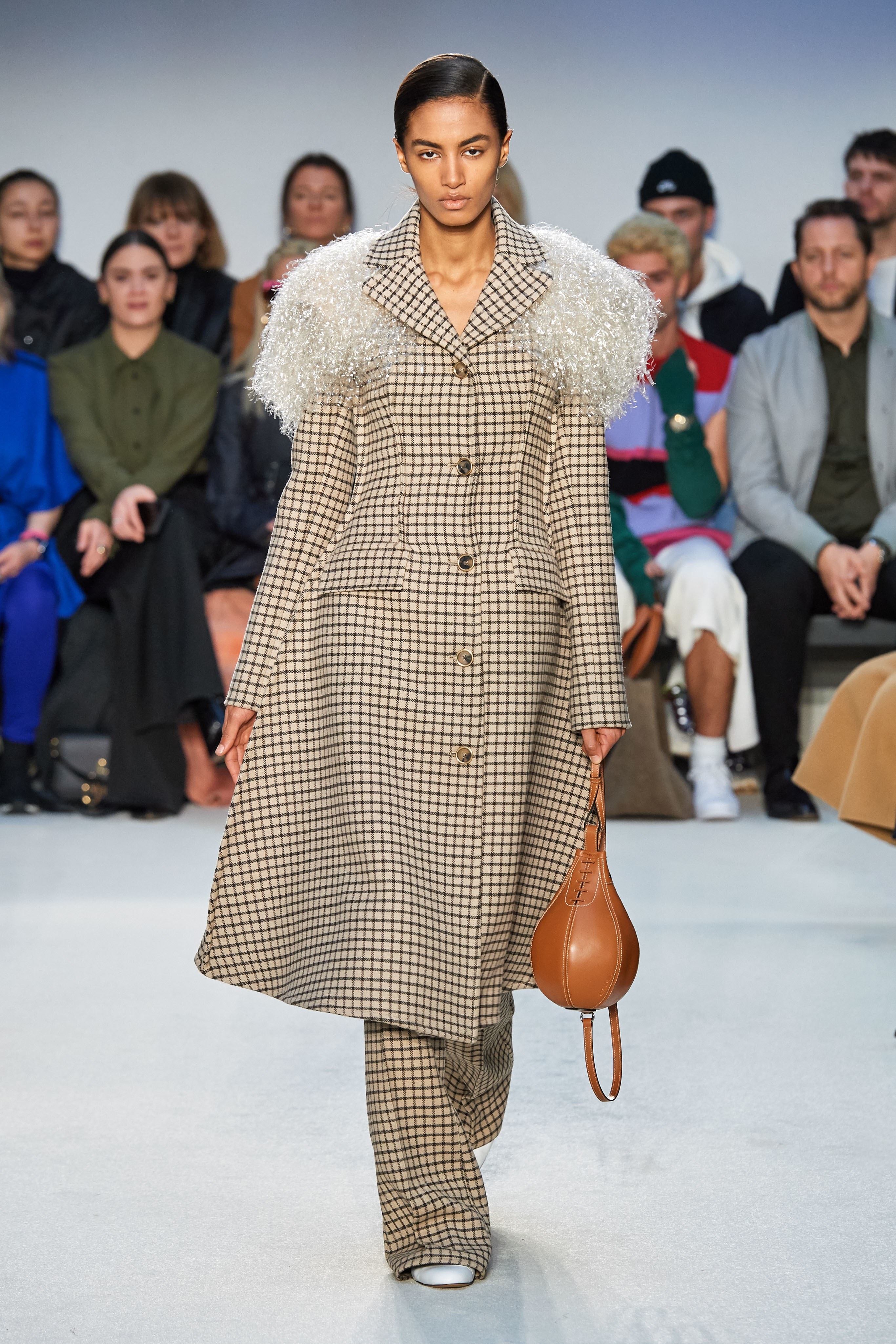 kendall jenner mac ho anh 24