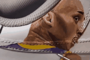 Ve huyen thoai Kobe Bryant len giay Nike va loat y tuong ban nen thu hinh anh