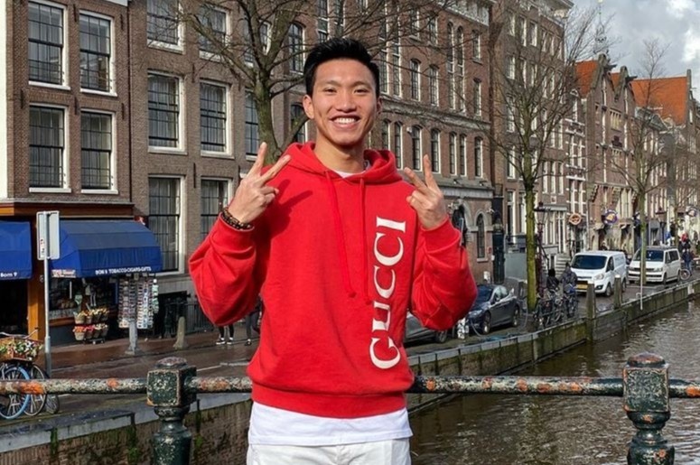 Doan Van Hau dien nguyen cay Gucci, gia gan 2.000 USD o Ha Lan hinh anh